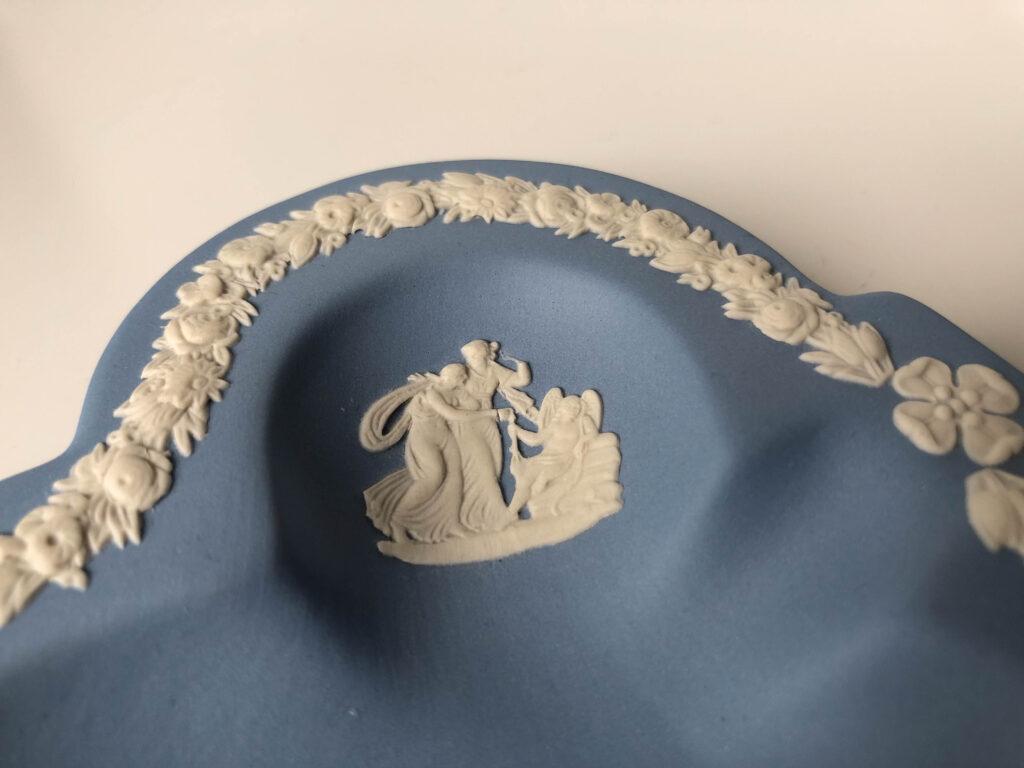 Wedgwood Blue Jasperware Trefoil Dish - Greek Myth - detail3