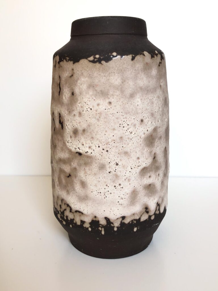 Pottenbakkerij Hellendoorn Fat Lava Vase - Handmade Dutch Studio Pottery - side view