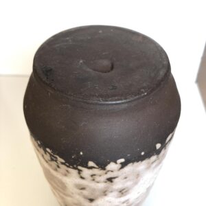 Pottenbakkerij Hellendoorn Fat Lava Vase - Handmade Dutch Studio Pottery - bottom view