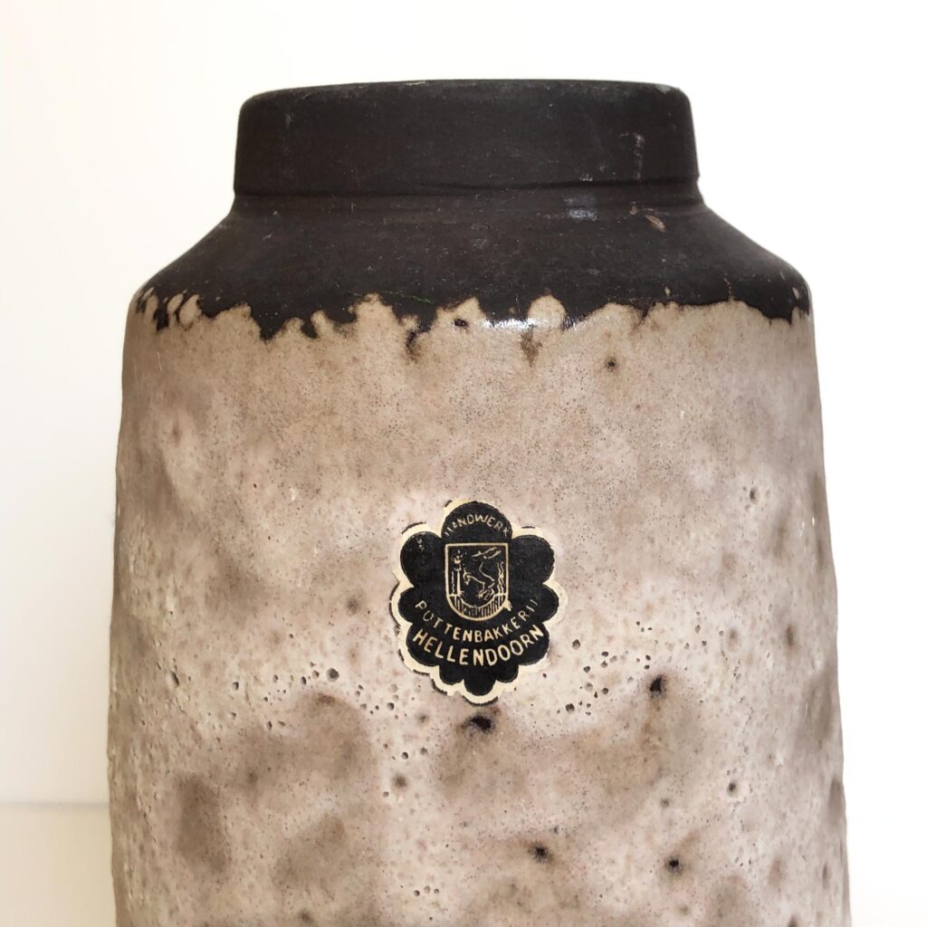 Pottenbakkerij Hellendoorn Fat Lava Vase - Handmade Dutch Studio Pottery - sticker view