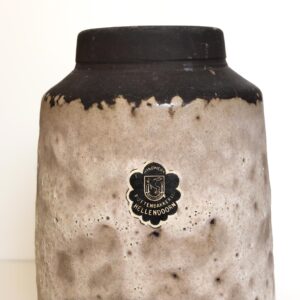 Pottenbakkerij Hellendoorn Fat Lava Vase - Handmade Dutch Studio Pottery - sticker view