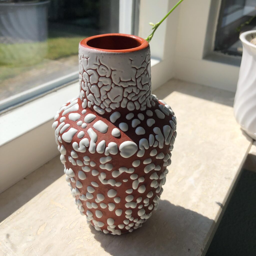 HERLIV | Brain Glaze Snakeskin - Dutch Studio Ceramic Vase - decor view