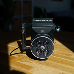 Polaroid Miniportrait Model 401 Cambo - front view logo