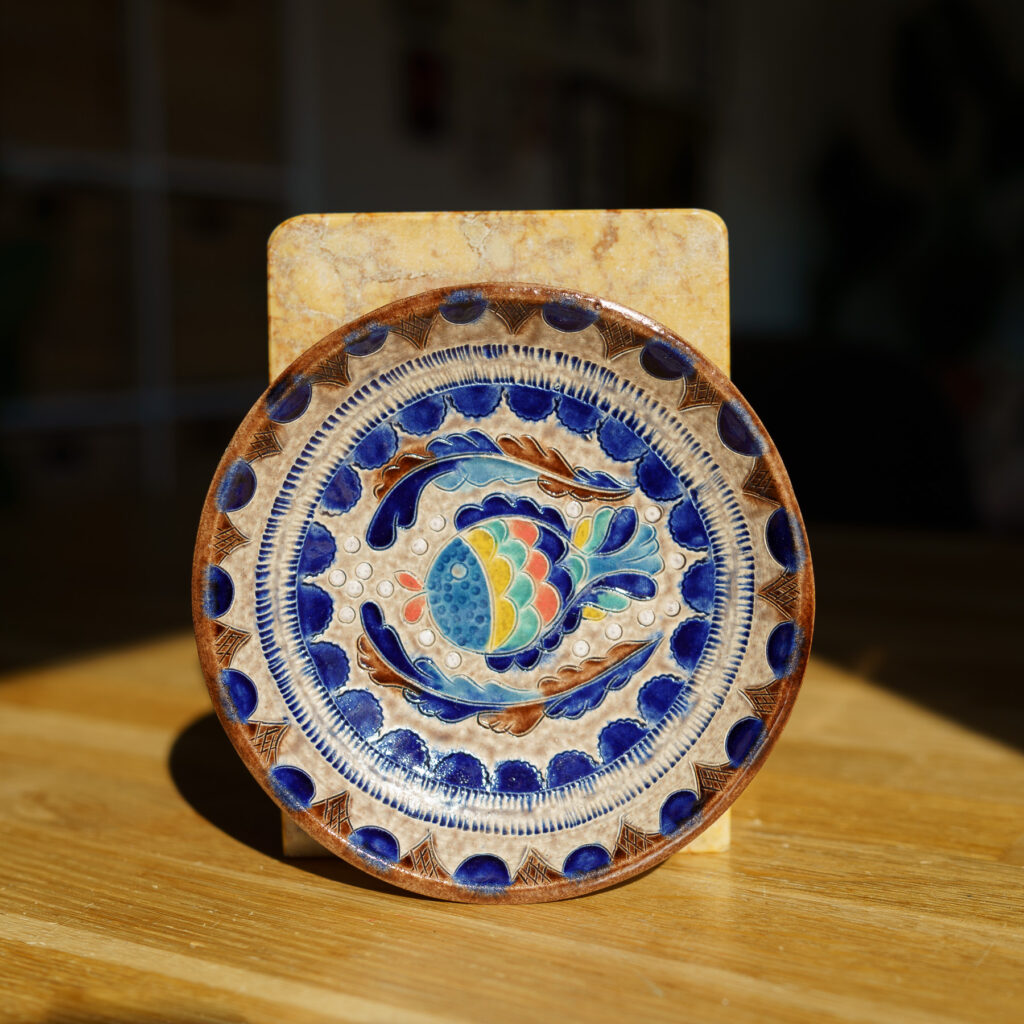 Jaschy Keramik Fish Wall-Plate Handarbeit - front view