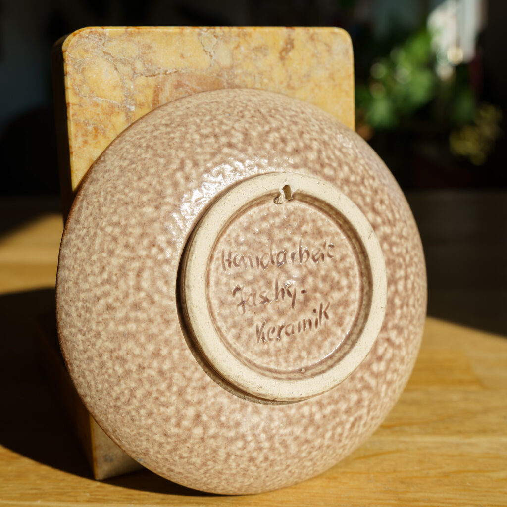 Jaschy Keramik Fish Wall-Plate Handarbeit - detailed back view