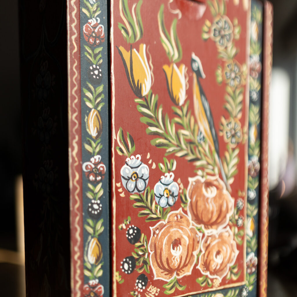 Hindeloopen Hand-Painted Wooden Box - Bird & Floral - detailed view