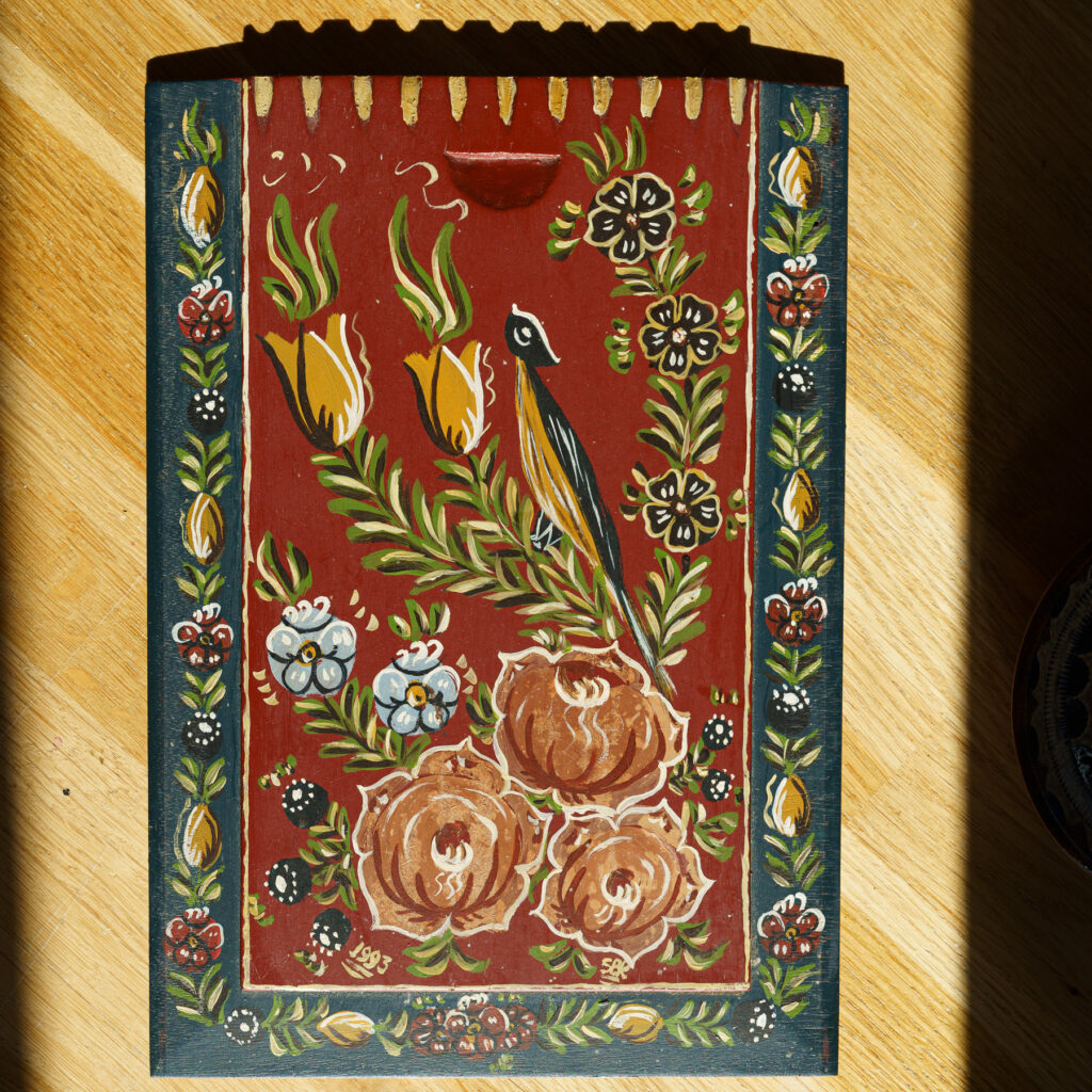 Hindeloopen Hand-Painted Wooden Box - Bird & Floral - top view plate