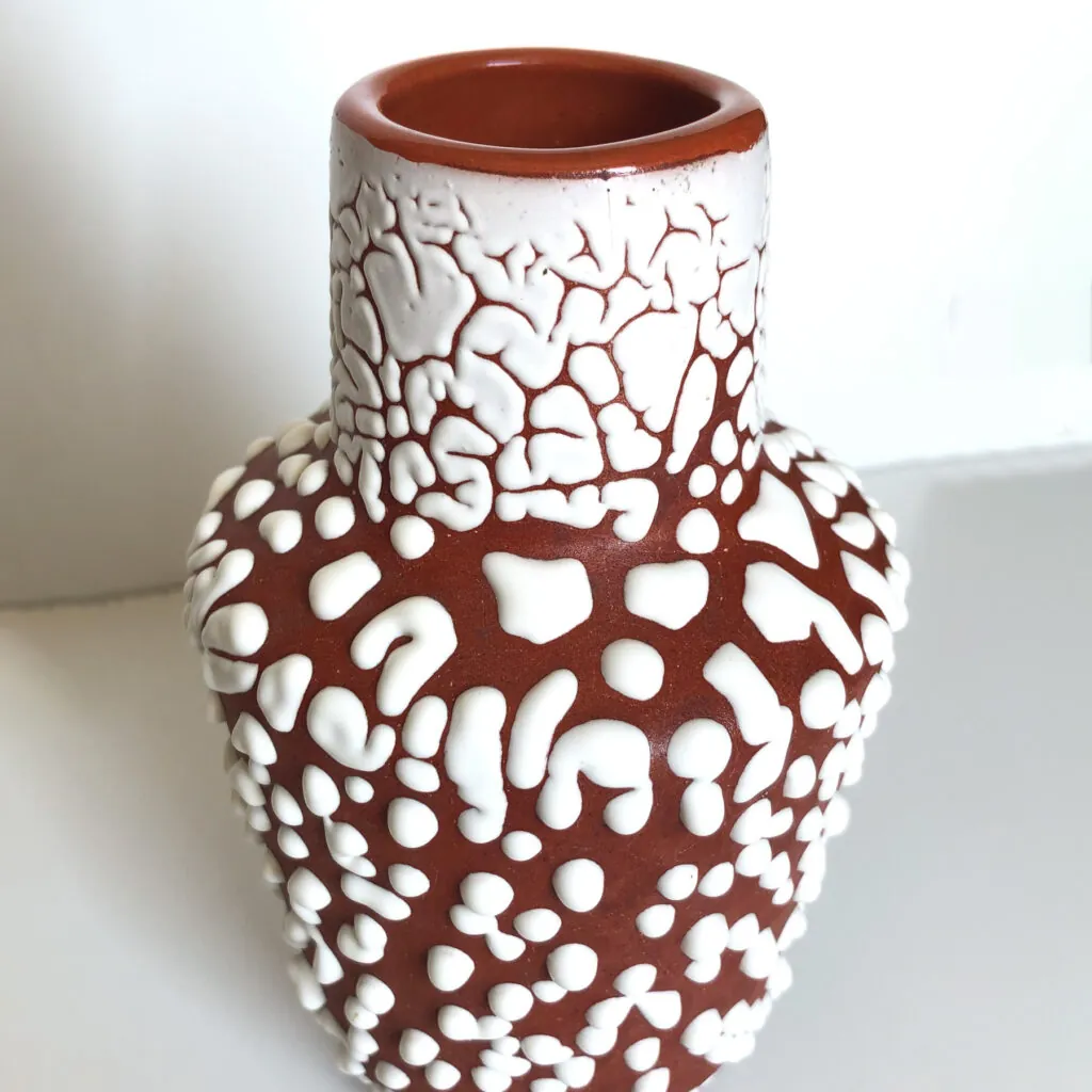 Brown & White Snakeskin Brain Glaze - Studio Vase - studio-aardewerk vaas met slangenhuid glazuur (foto 3)