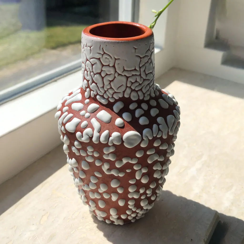 Brown & White Snakeskin Brain Glaze - Studio Vase - studio-aardewerk vaas met slangenhuid glazuur (foto 9)