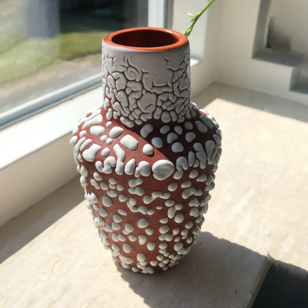 Brown & White Snakeskin Brain Glaze - Studio Vase - studio-aardewerk vaas met slangenhuid glazuur (foto 5)