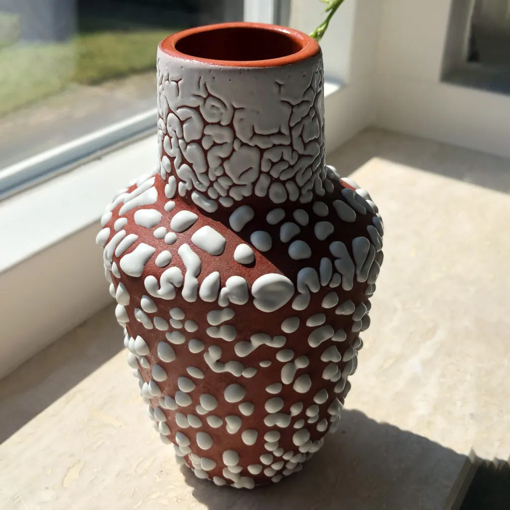 Brown & White Snakeskin Brain Glaze - Studio Vase - studio-aardewerk vaas met slangenhuid glazuur (foto 7)
