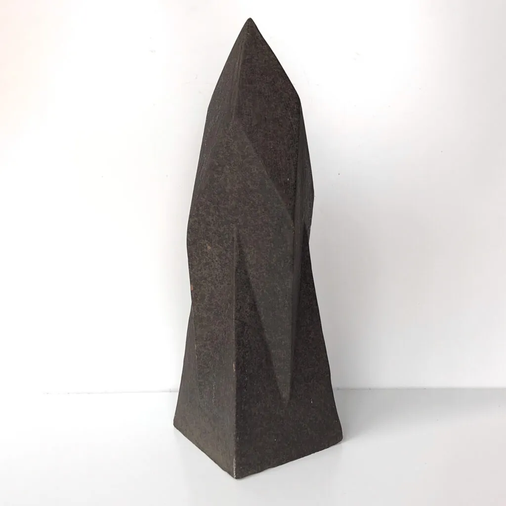 Brutalist Ceramic Monolith - Handmade Sculpture - brutalistisch keramisch monoliet sculptuur (foto 5)