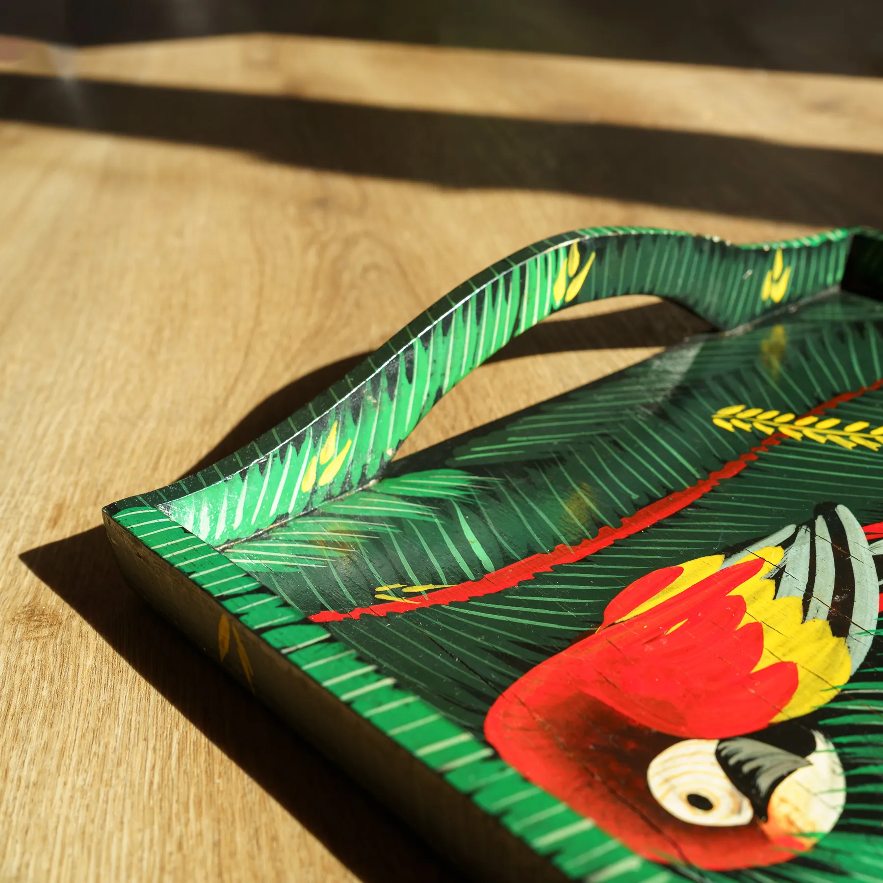 Hand-Painted Tropical Macaws Wooden Tray - 45cm - handbeschilderd houten dienblad met ara's (foto 7)
