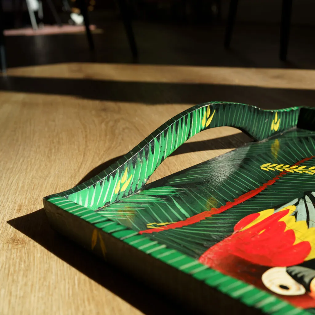 Hand-Painted Tropical Macaws Wooden Tray - 45cm - handbeschilderd houten dienblad met ara's (foto 8)