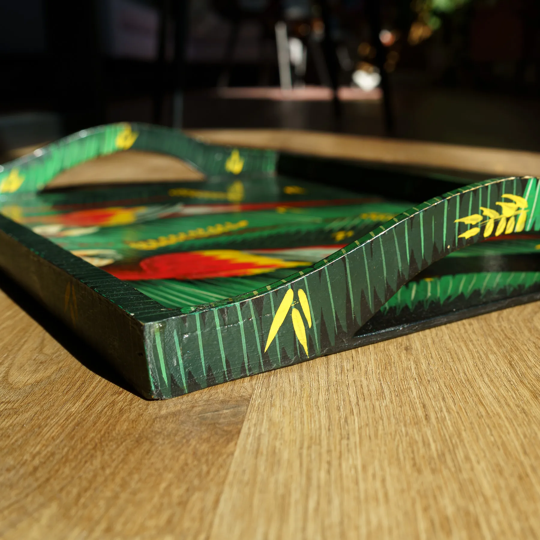 Hand-Painted Tropical Macaws Wooden Tray - 45cm - handbeschilderd houten dienblad met ara's (foto 9)