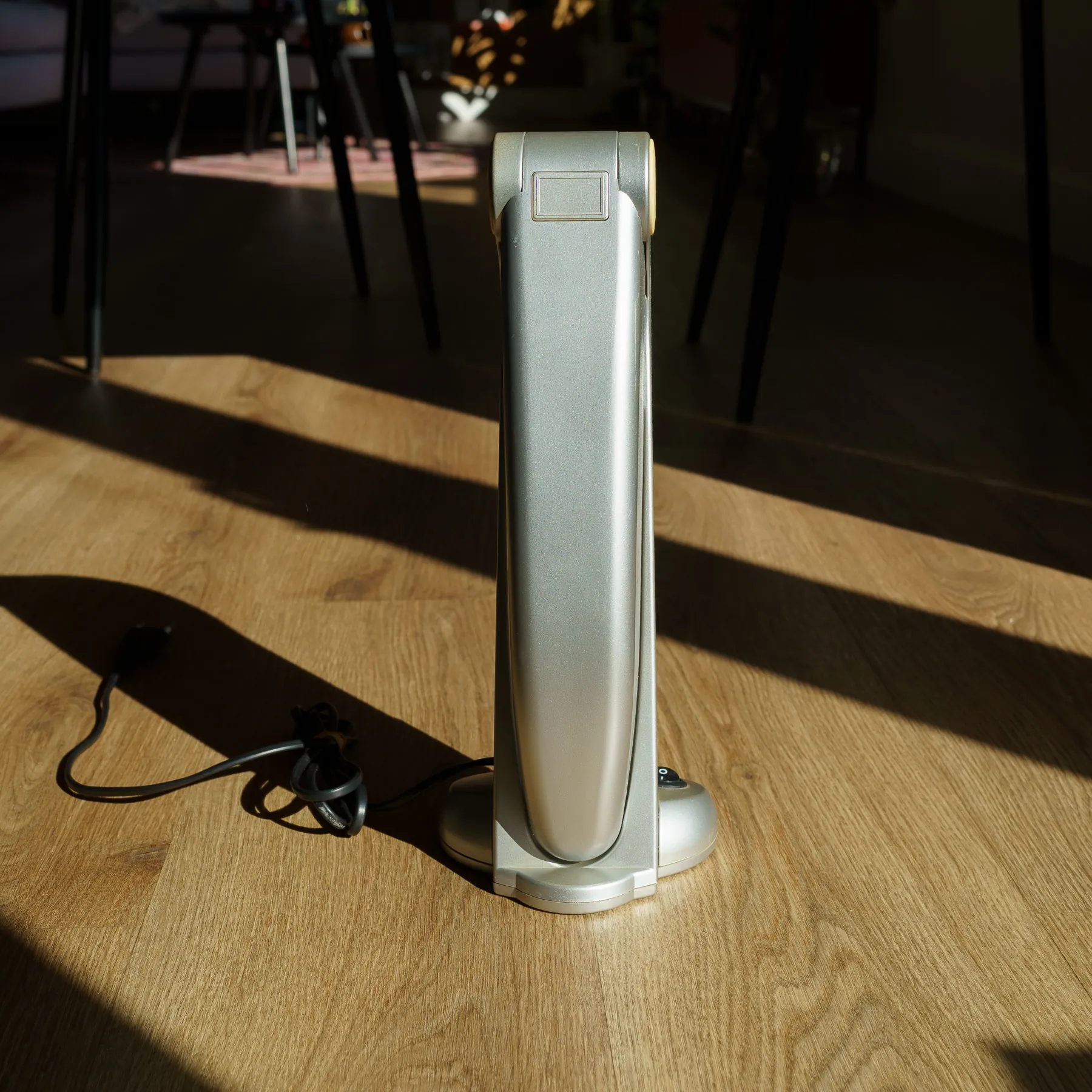 H.T. Huang 'Toucan' Lamp - Silver & Yellow - toekan bureaulamp (foto 15)