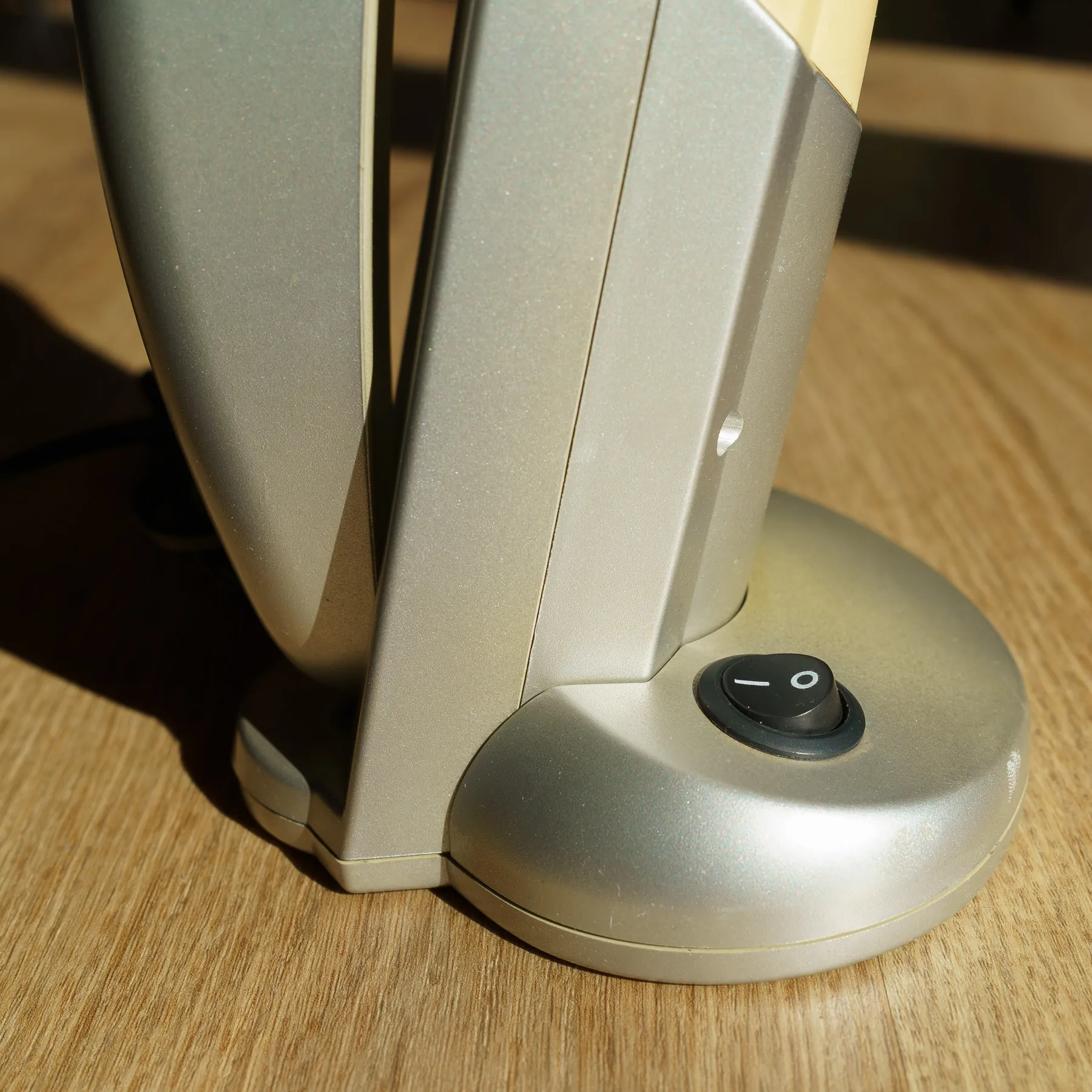 H.T. Huang 'Toucan' Lamp - Silver & Yellow - toekan bureaulamp (foto 10)