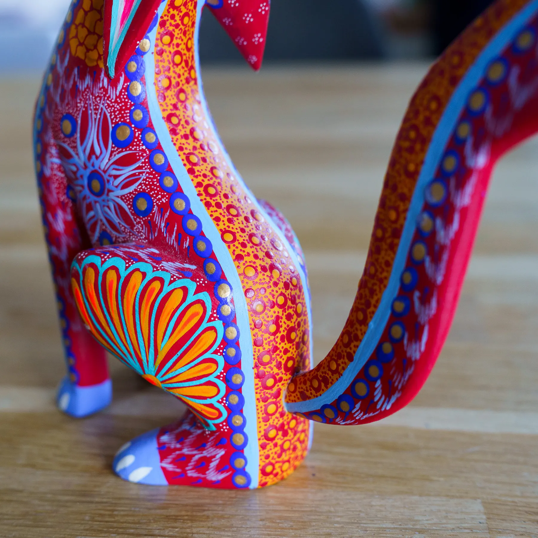Signed Oaxacan Alebrije – Hand-Painted Howling Coyote - Mexicaanse alebrije, handbeschilderd houtsnijwerk (foto 14)