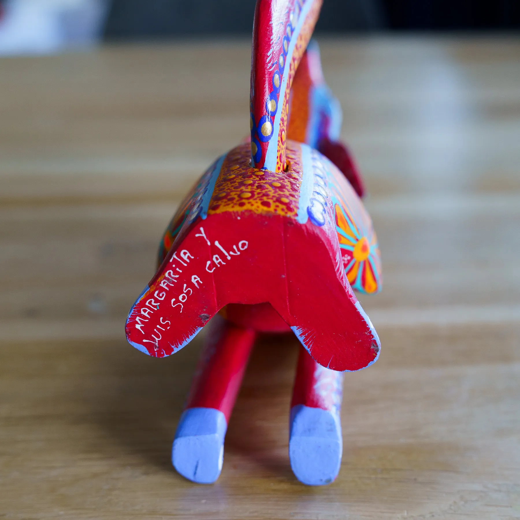 Signed Oaxacan Alebrije – Hand-Painted Howling Coyote - Mexicaanse alebrije, handbeschilderd houtsnijwerk (foto 11)