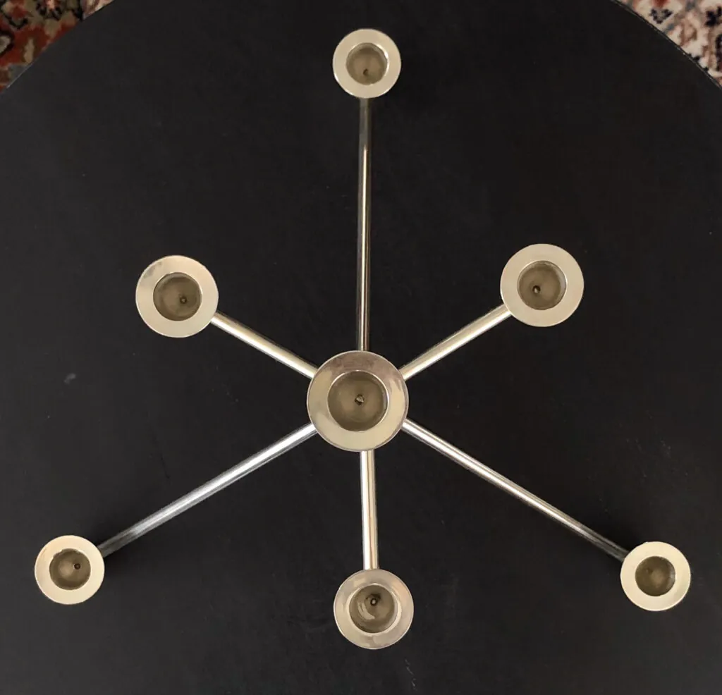 Large Brutalist Candelabra 7-Light Heavy Cast Metal - grote brutalistische kandelaar met 7 lichten (foto 2)