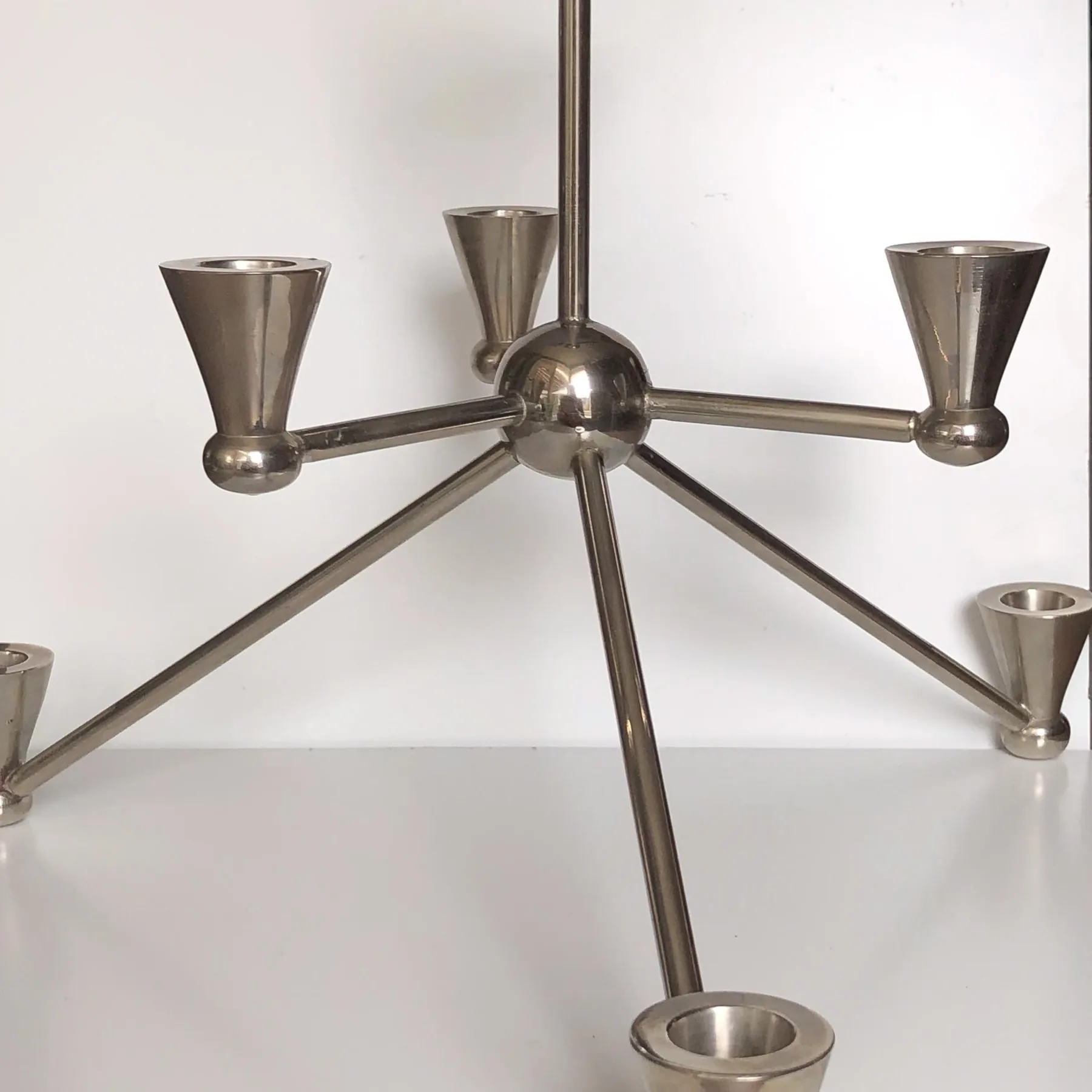 Large Brutalist Candelabra 7-Light Heavy Cast Metal - grote brutalistische kandelaar met 7 lichten (foto 4)
