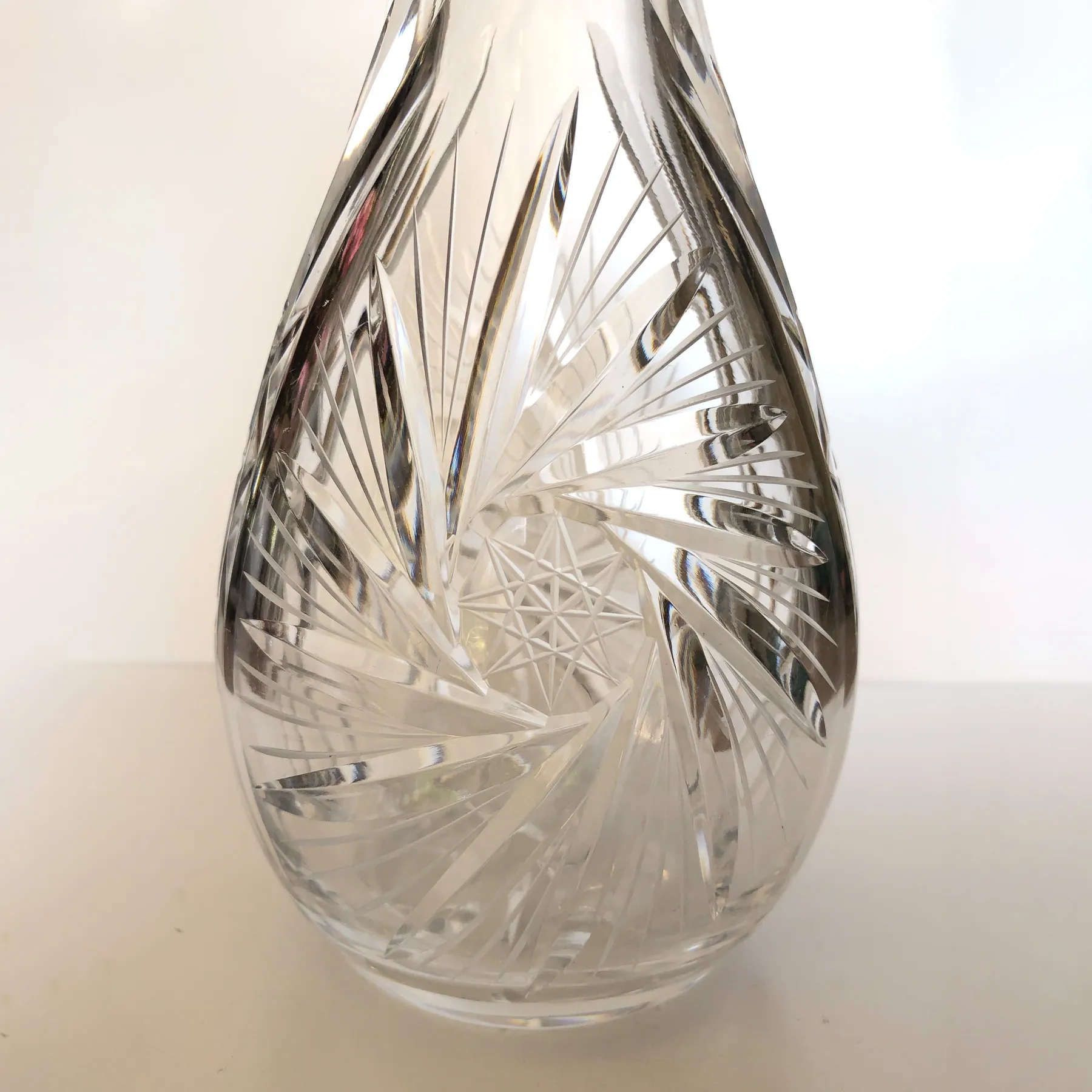 Crystal Pinwheel Vase – Hand-Cut Lead Crystal - handgeslepen kristallen vaas (foto 6)