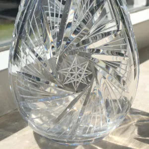 Crystal Pinwheel Vase – Hand-Cut Lead Crystal - handgeslepen kristallen vaas (foto 3)