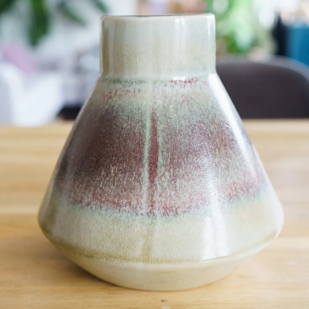 Modern Conical Studio Pottery Vase - Glazed Craquelé - conische studio-aardewerk vaas (foto 3)