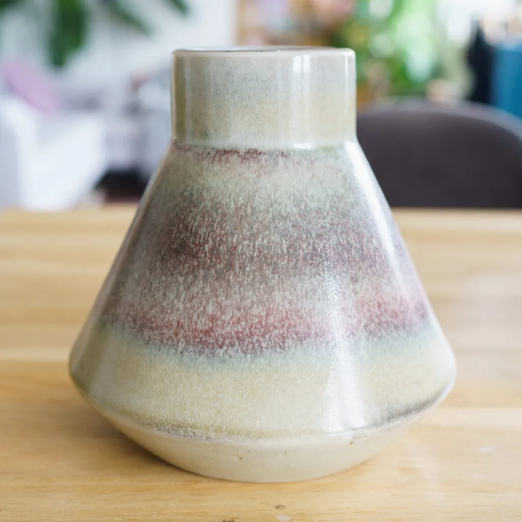 Modern Conical Studio Pottery Vase - Glazed Craquelé - conische studio-aardewerk vaas (foto 4)