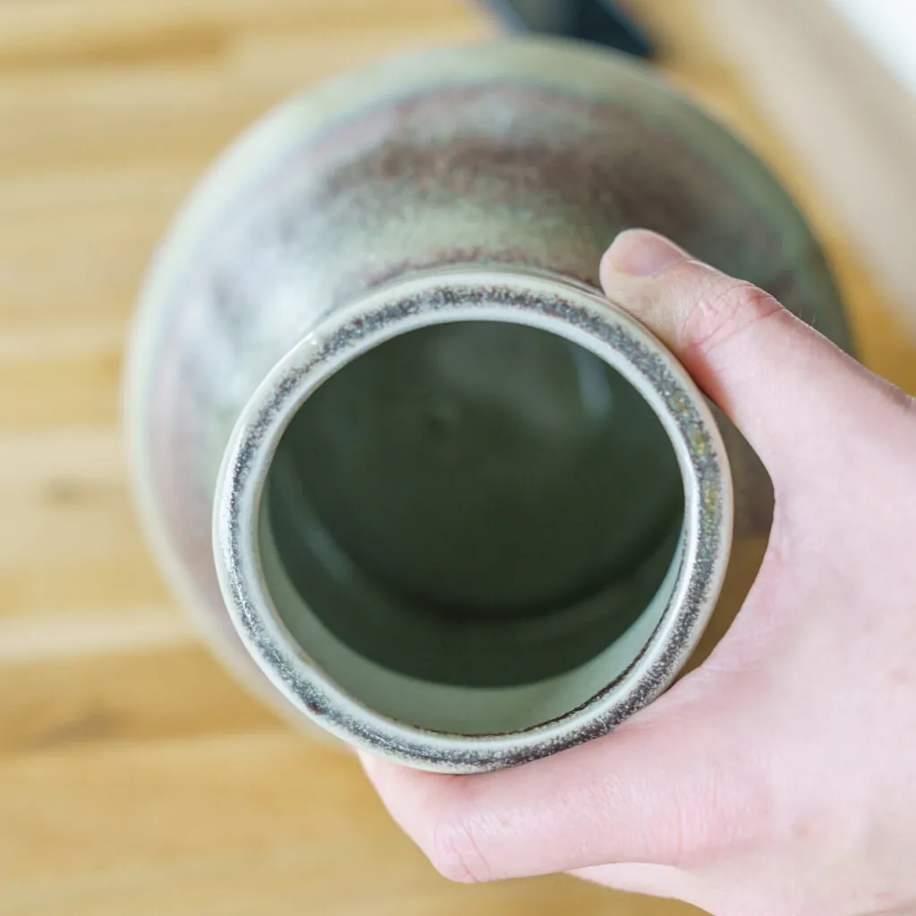 Modern Conical Studio Pottery Vase - Glazed Craquelé - conische studio-aardewerk vaas (foto 8)