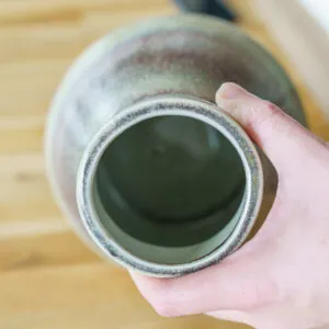 Modern Conical Studio Pottery Vase - Glazed Craquelé - conische studio-aardewerk vaas (foto 8)